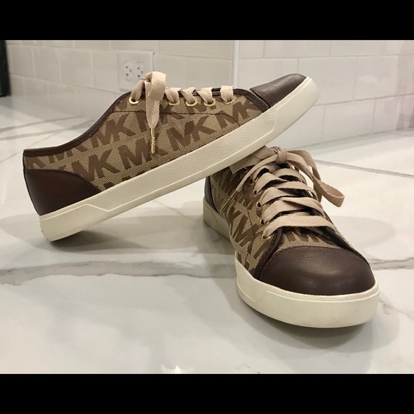 Michael Kors Logo City Sneaker - Picture 7 of 8
